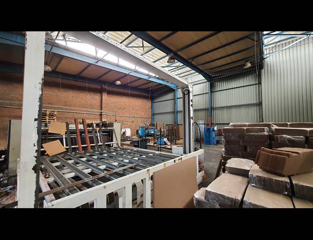 435M² WAREHOUSE TO LET IN SEBENZA